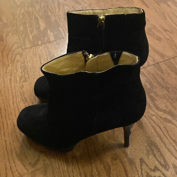Nine West High Heel Boots, Black Suede, Size 8 1/2 medium, like new, hardly worn - Picture 6 of 7